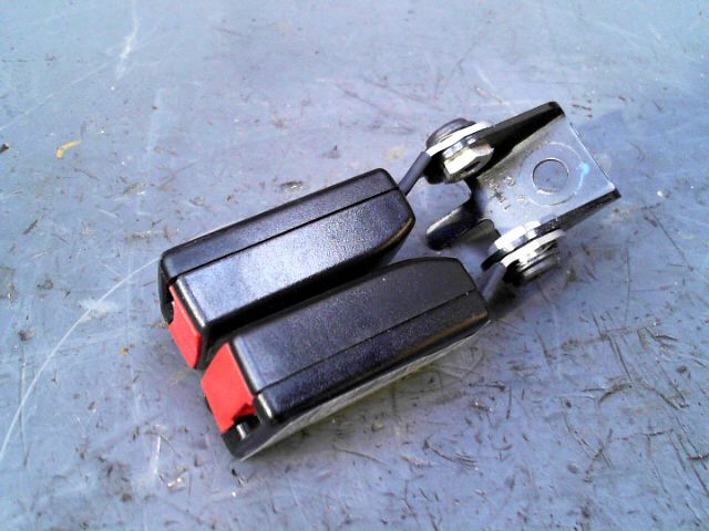 Attache ceinture arriere droit SAAB 9-3 Diesel - 1