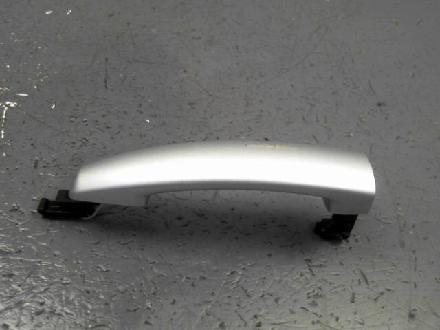 Poignee porte avant droit OPEL CORSA 1.3 CDTi 75cv FAP Diesel - 1
