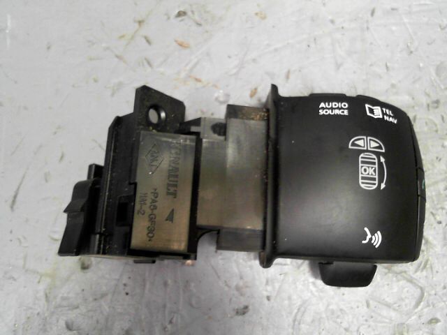 Commande autoradio RENAULT SCENIC 1.5 dCi 105ch Dynamique Diesel - 1