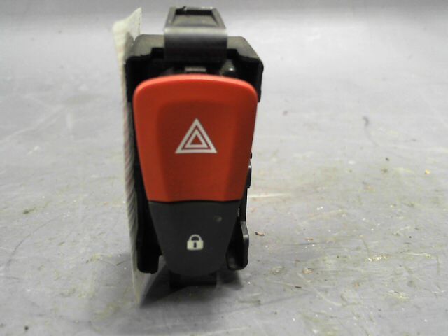 Bouton de warning RENAULT SCENIC 1.5 dCi 105ch Dynamique Diesel - 1