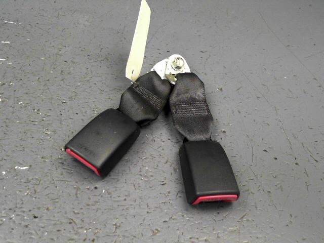 Attache ceinture arriere droit SUZUKI SWIFT Essence - 1