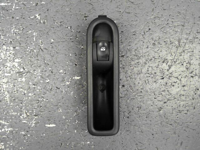 Interrupteur de leve vitre arriere droit RENAULT CLIO 1.6i 16v 110ch Luxe Dynamique Essence - 1