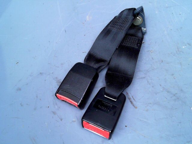 Attache ceinture arriere gauche CITROEN SAXO 1.1i Exclusive Essence - 1