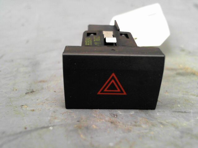 Bouton de warning VOLKSWAGEN POLO Diesel - 1