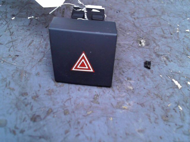 Bouton de warning PEUGEOT 508 Diesel - 1