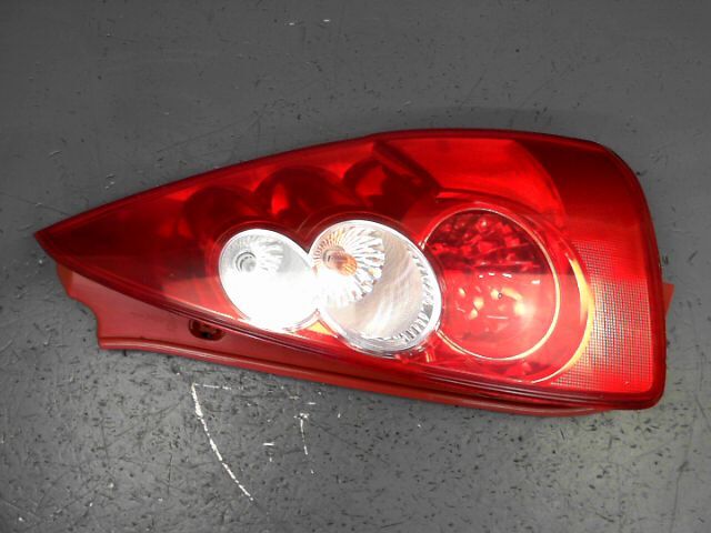 Feu arriere principal droit (feux) MAZDA MAZDA 5 2.0 MZR-CD 110ch Harmonie 7 Places Diesel - 1