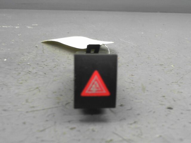 Bouton de warning VOLKSWAGEN POLO 1.2 12v 65ch Essence - 1