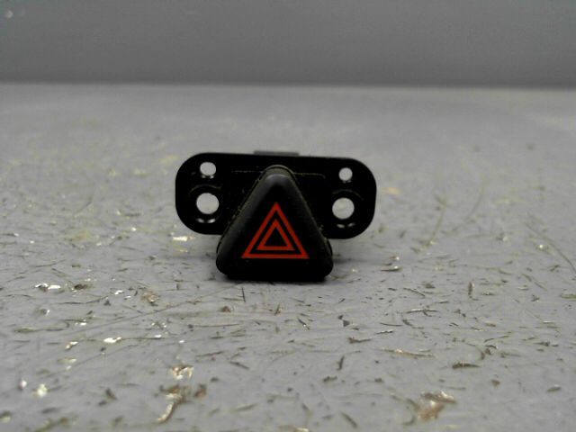Bouton de warning CHEVROLET CRUZE 2.0 VCDi 150ch LT Diesel - 1