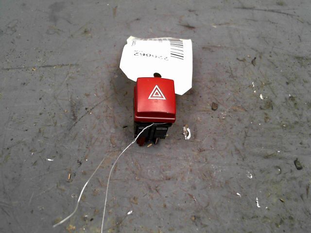 Bouton de warning PEUGEOT 207 1.4 HDi 70ch Trendy Diesel - 1