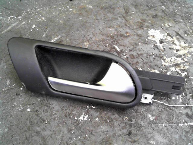 Poignee interieur avant droit VOLKSWAGEN GOLF 1.9 DTi 105ch Diesel - 1