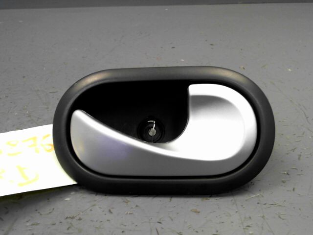 Poignee interieur arriere droit RENAULT CLIO Diesel - 1