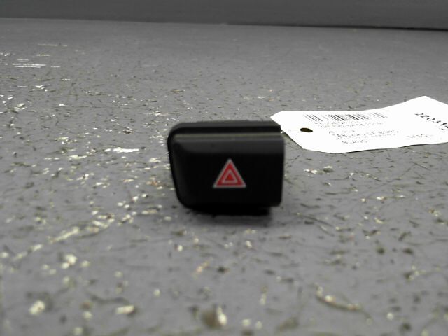 Bouton de warning PEUGEOT 208 Diesel - 1