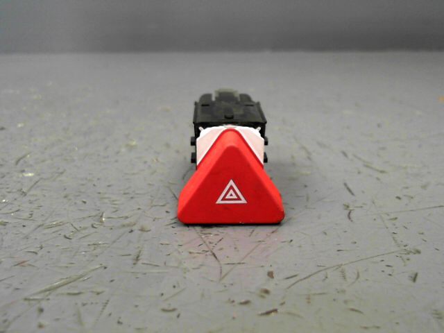 Bouton de warning VOLKSWAGEN GOLF Essence - 1