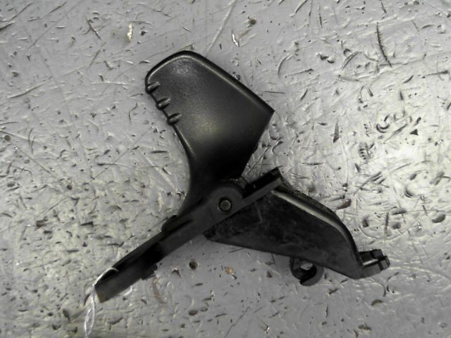 Poignee porte avant gauche RENAULT TWINGO 1.2i 16v 75ch Dynamique Essence - 1