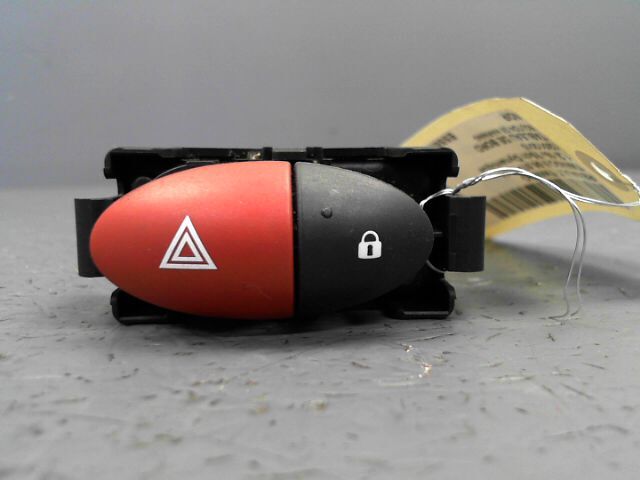 Bouton de warning RENAULT TWINGO 1.2i 16v 75ch Dynamique Essence - 1