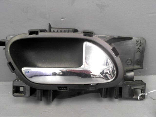 Poignee interieur avant droit PEUGEOT 5008 Diesel - 1