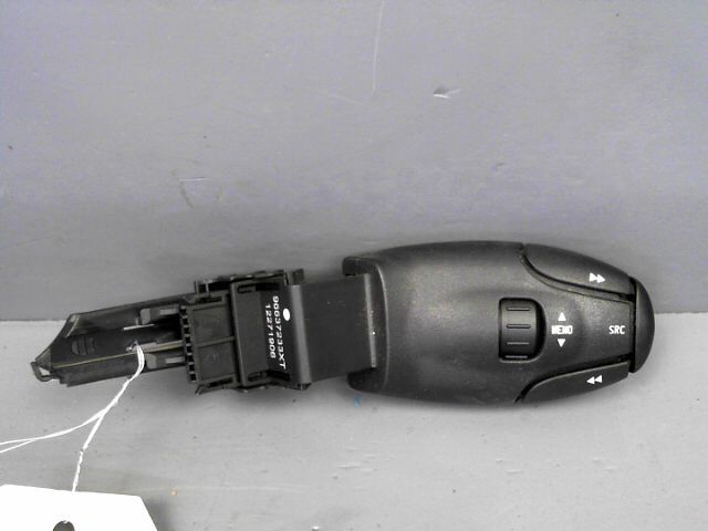Commande autoradio PEUGEOT 5008 Diesel - 1