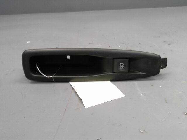 Interrupteur de leve vitre arriere droit RENAULT CAPTUR 1.5 dCi 90ch FAP Intens EDC Diesel - 1