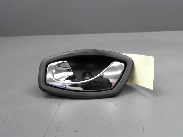 Poignee interieur arriere droit RENAULT CAPTUR 1.5 dCi 90ch FAP Intens EDC Diesel - 1