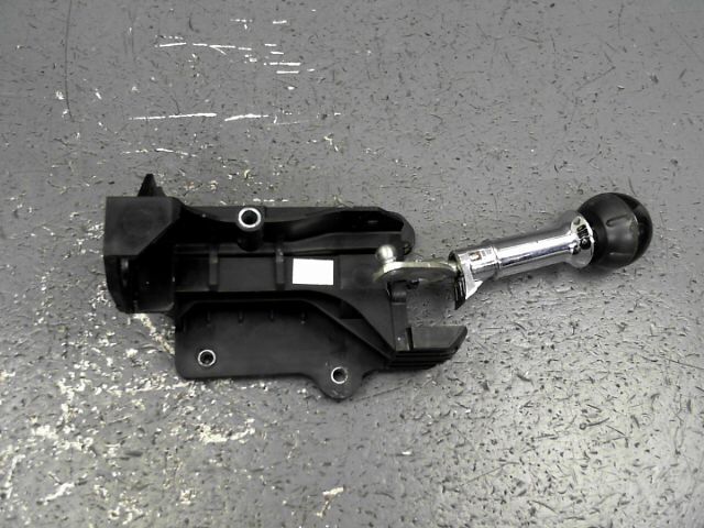 Levier de vitesses FIAT 500 1.3 JTD 75 DPF Lounge Diesel - 1