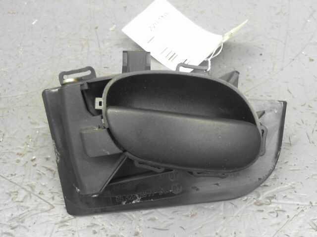 Poignee interieur avant gauche PEUGEOT 206 XR Presence 1.1 Essence - 1