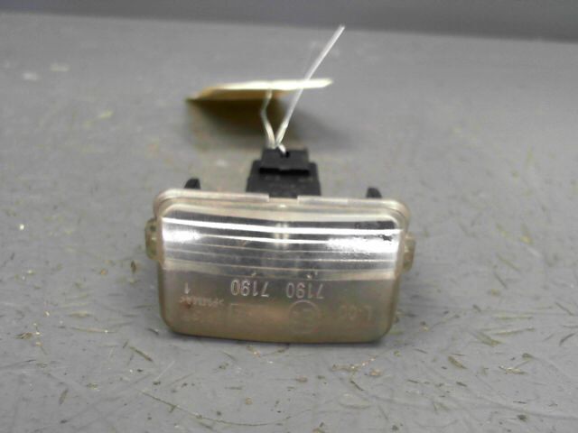 Eclairage de plaque PEUGEOT 206 XR Presence 1.1 Essence - 1