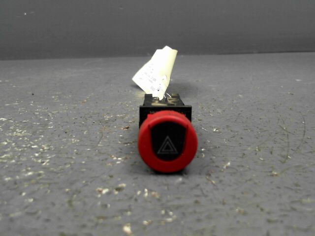 Bouton de warning PEUGEOT 306 XR 1.4e Essence - 1
