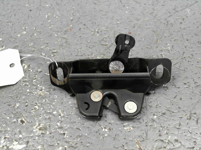 Serrure de hayon PEUGEOT 306 XR 1.4e Essence - 1