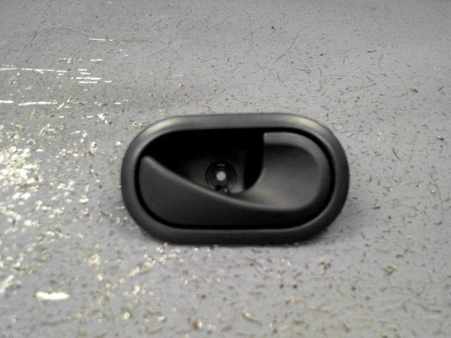 Poignee interieur avant droit RENAULT CLIO 1.5 dCi 75ch Air SociÃ©tÃ© Diesel - 1