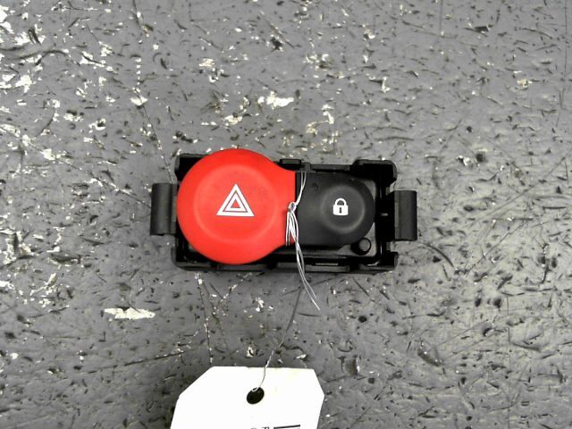 Bouton de warning RENAULT CLIO 1.5 dCi 75ch Air SociÃ©tÃ© Diesel - 1