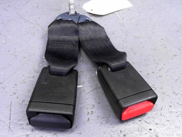 Attache ceinture arriere gauche DACIA SANDERO  - 1
