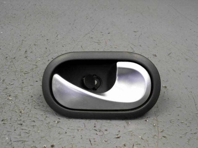 Poignee interieur avant droit RENAULT MEGANE 1.5 dCi 105ch Authentique Diesel - 1