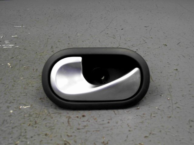 Poignee interieur avant gauche RENAULT MEGANE 1.5 dCi 105ch Authentique Diesel - 1