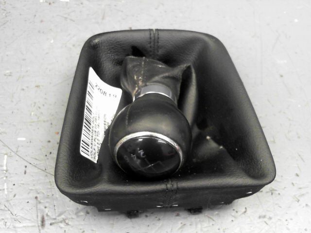 Pommeau de vitesses VOLKSWAGEN GOLF Confort 2.0 TDi 16v 140ch Diesel - 1