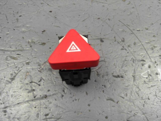 Bouton de warning VOLKSWAGEN GOLF Confort 2.0 TDi 16v 140ch Diesel - 1
