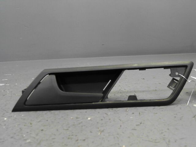 Poignee interieur avant gauche VOLKSWAGEN CADDY Diesel - 1