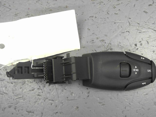 Commande autoradio PEUGEOT 207 1.6 HDi 92ch FAP Envy Diesel - 1