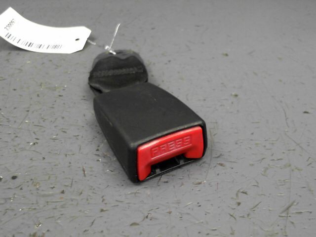 Attache ceinture arriere gauche CITROEN C3 1.4 HDi 70 Diesel - 1