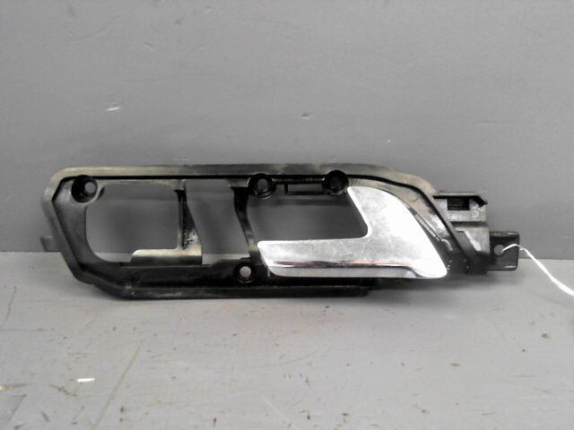 Poignee interieur avant droit VOLKSWAGEN POLO Trend 1.2 65ch Essence - 1