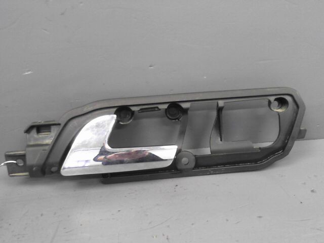 Poignee interieur avant gauche VOLKSWAGEN POLO Trend 1.2 65ch Essence - 1