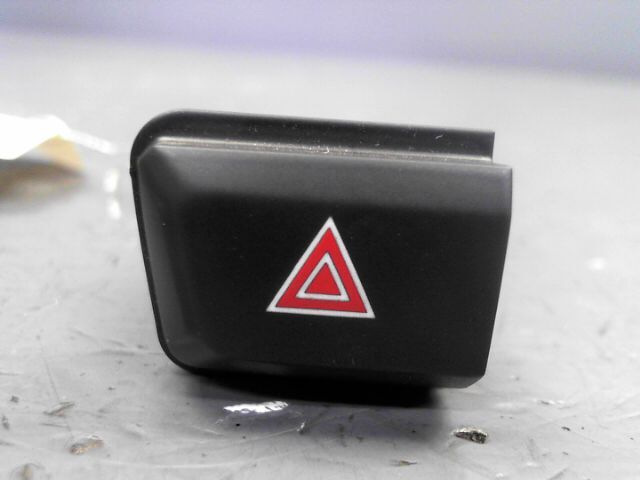Bouton de warning PEUGEOT 208 1.4 HDi 68ch FAP Allure Diesel - 1