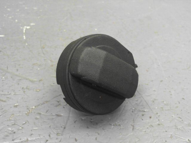 Bouchon de carburant VOLKSWAGEN POLO Confort 1.9TDi 100ch Diesel - 1