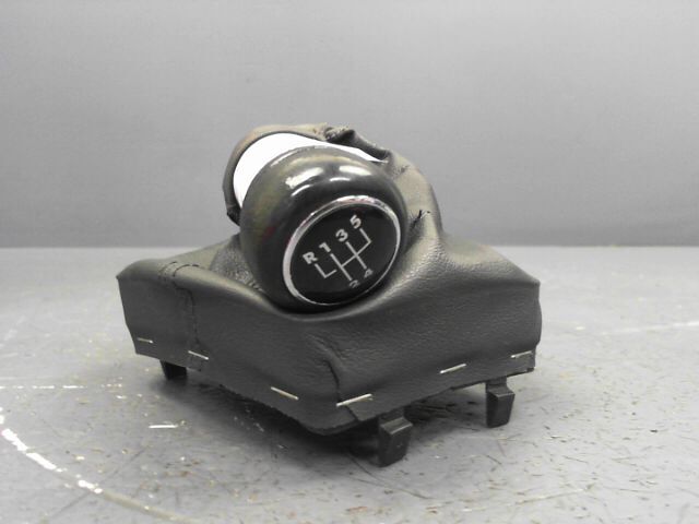 Pommeau de vitesses VOLKSWAGEN POLO Confort 1.9TDi 100ch Diesel - 1