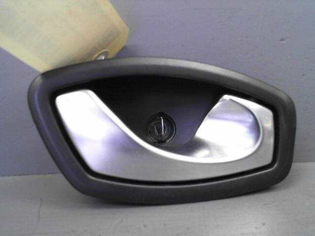 Poignee interieur avant droit RENAULT CLIO 1.5 dCi 75ch FAP Authentique Diesel - 1
