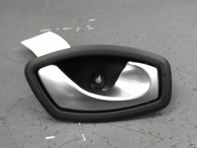 Poignee interieur arriere droit RENAULT CLIO 1.5 dCi 75ch FAP Authentique Diesel - 1