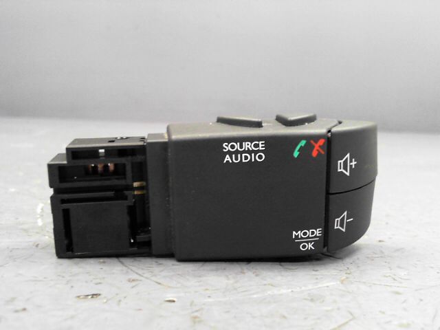Commande autoradio RENAULT CLIO 1.5 dCi 75ch FAP Authentique Diesel - 1
