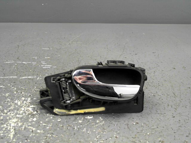 Poignee interieur avant gauche PEUGEOT 307 Griffe 1.6HDi 16v 110ch Diesel - 1