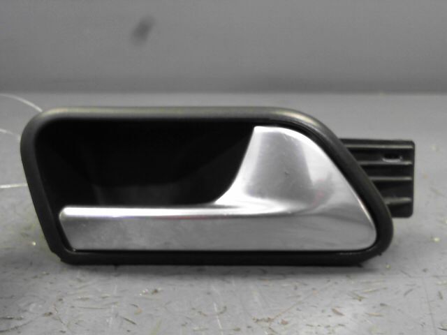 Poignee interieur avant droit VOLKSWAGEN TOURAN Diesel - 1