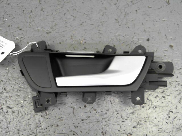 Poignee interieur arriere droit AUDI A5 Diesel - 1