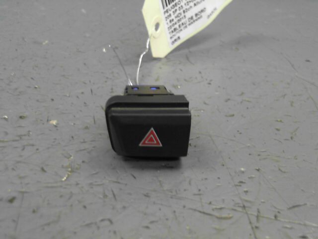 Bouton de warning PEUGEOT 208 1.6 e-HDi 92ch Active Diesel - 1